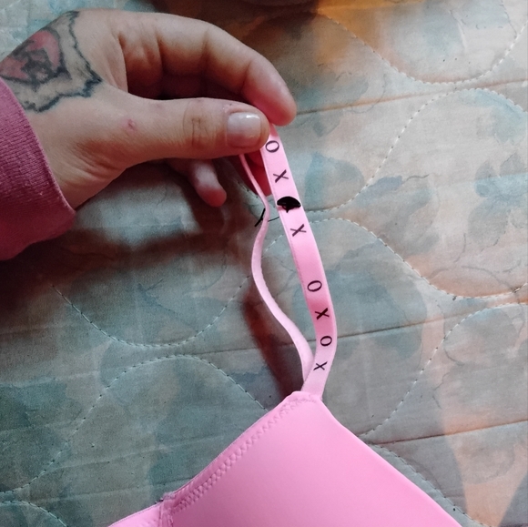XOXO Vibrant Pink Women's Bra nwot - Picture 3 of 4